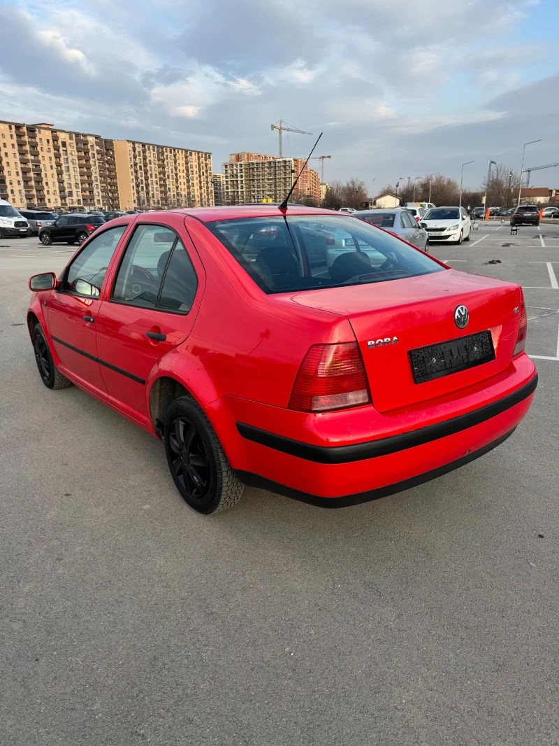 VW Bora 1.6i, снимка 4 - Автомобили и джипове - 48949275