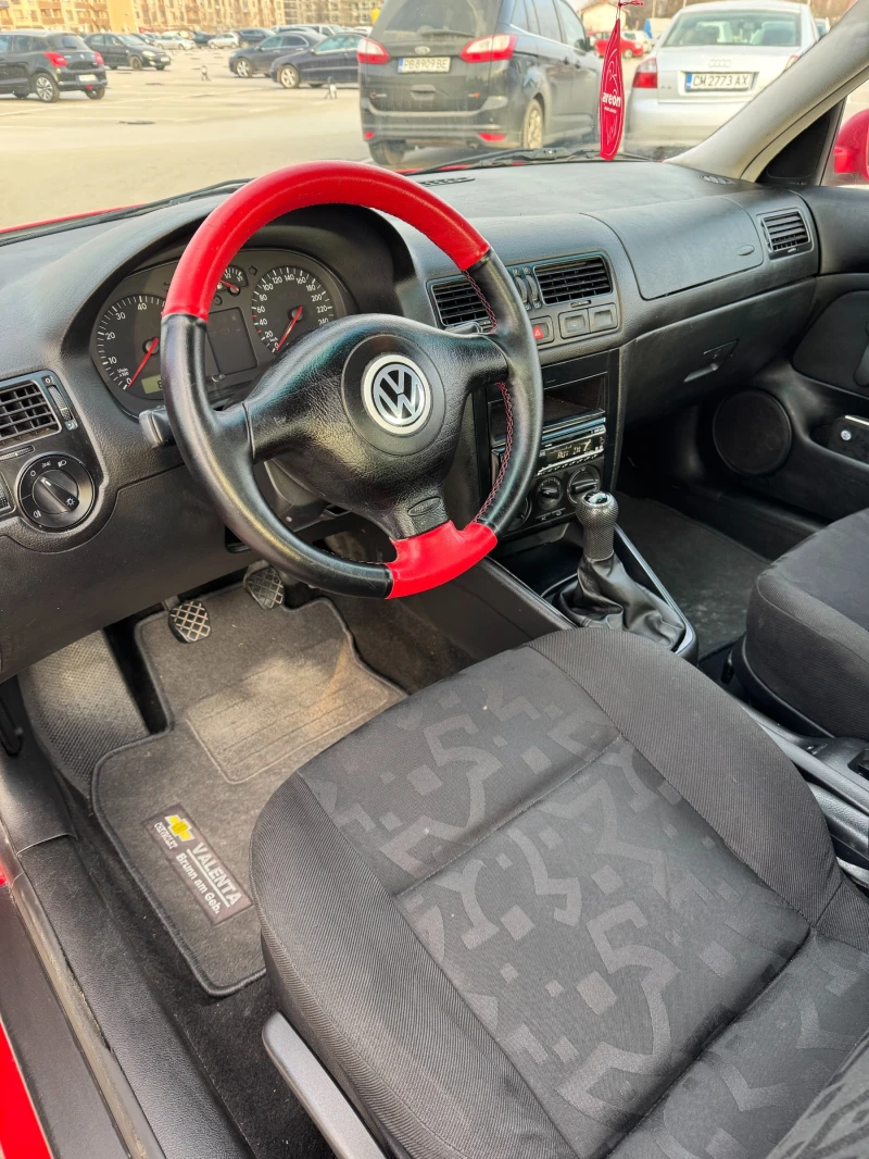 VW Bora 1.6i, снимка 8 - Автомобили и джипове - 48949275