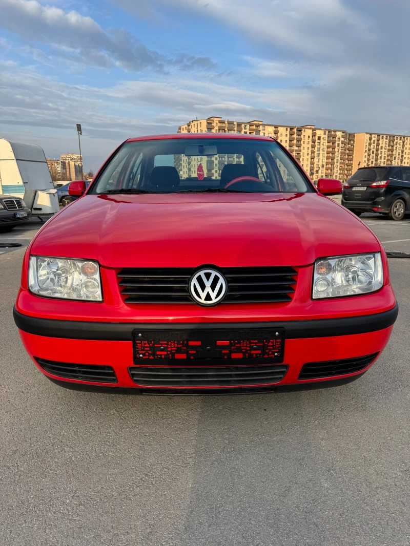 VW Bora 1.6i, снимка 1 - Автомобили и джипове - 48949275