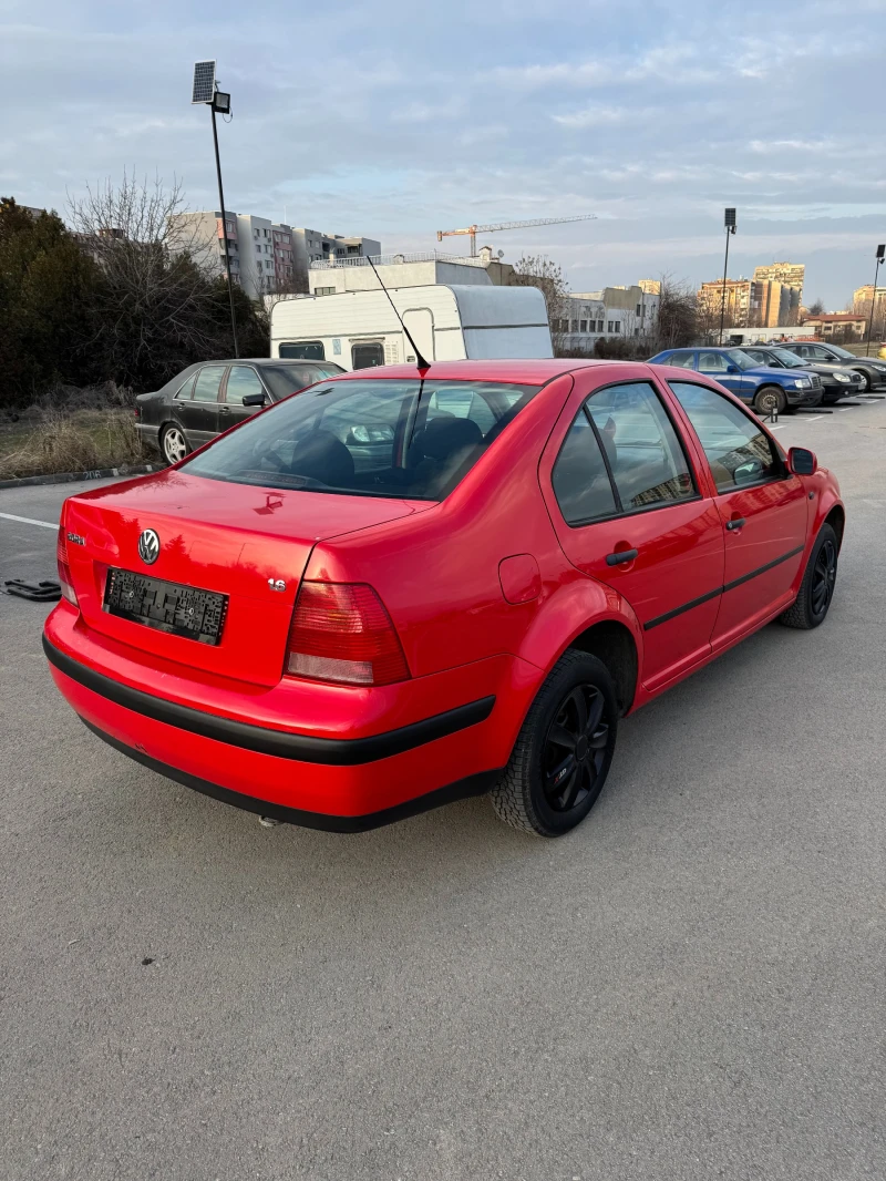 VW Bora 1.6i, снимка 5 - Автомобили и джипове - 48949275