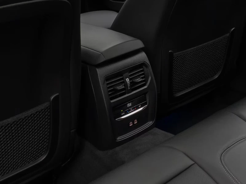 BMW 340 d/xDR/340HP/M-SPORT/SHADOW/HUD/H&K/PANO/LASER/848f, снимка 14 - Автомобили и джипове - 52088788