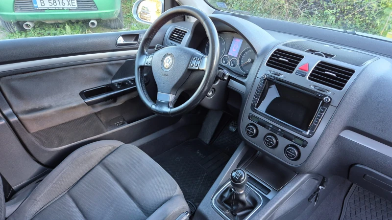 VW Golf 2.0 TDI, снимка 13 - Автомобили и джипове - 52530395