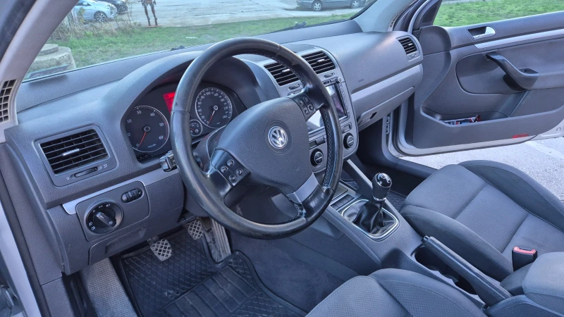 VW Golf 2.0 TDI, снимка 11 - Автомобили и джипове - 52530395
