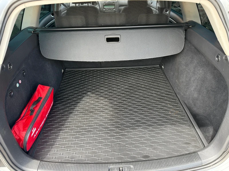 VW Golf 1.6 TDI, 90 к.с, ръчни скорости, снимка 11 - Автомобили и джипове - 53296464