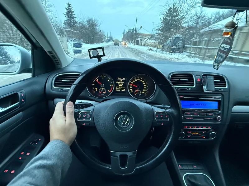 VW Golf 1.6 TDI, 90 к.с, ръчни скорости, снимка 15 - Автомобили и джипове - 53376229