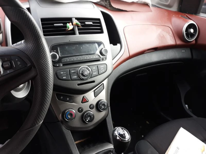 Chevrolet Aveo 1.3 D HA ЧАСТИ 73000 КМ 6 скорости, снимка 7 - Автомобили и джипове - 52703602