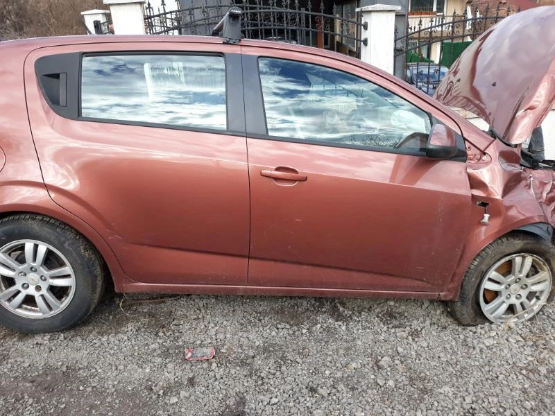Chevrolet Aveo 1.3 D HA ЧАСТИ 73000 КМ 6 скорости, снимка 4 - Автомобили и джипове - 52703602