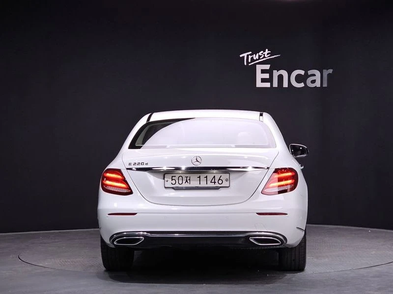 Mercedes-Benz E 220 E220d Exclusive| 194к.с.| ВКЛ.ТЕХНОТЕСТ, снимка 4 - Автомобили и джипове - 55401190