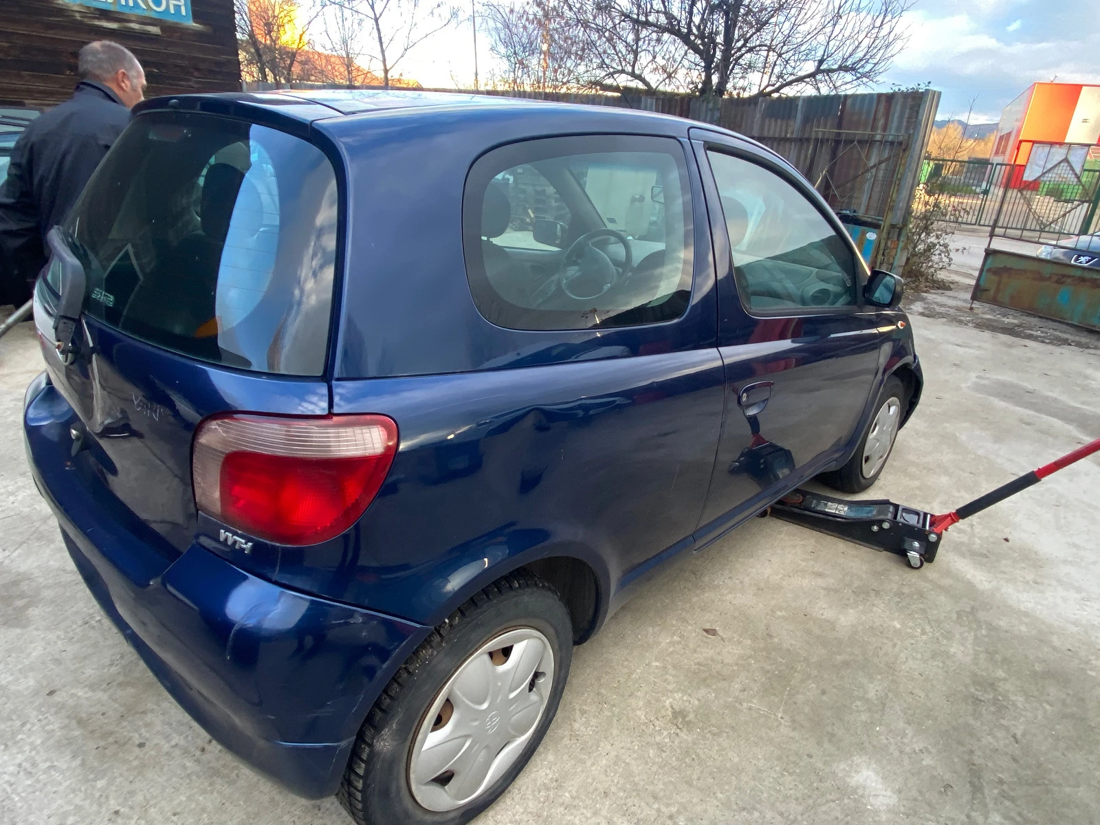 Toyota Yaris 1.0 i  - изображение 7