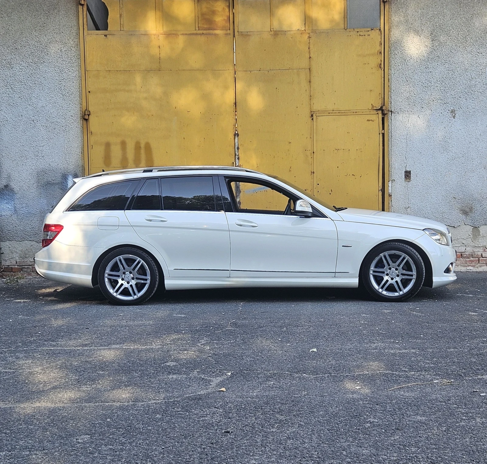 Mercedes-Benz C 220  AVANTGARDE AMG PACK F1 Panorama BI-XENON - изображение 5