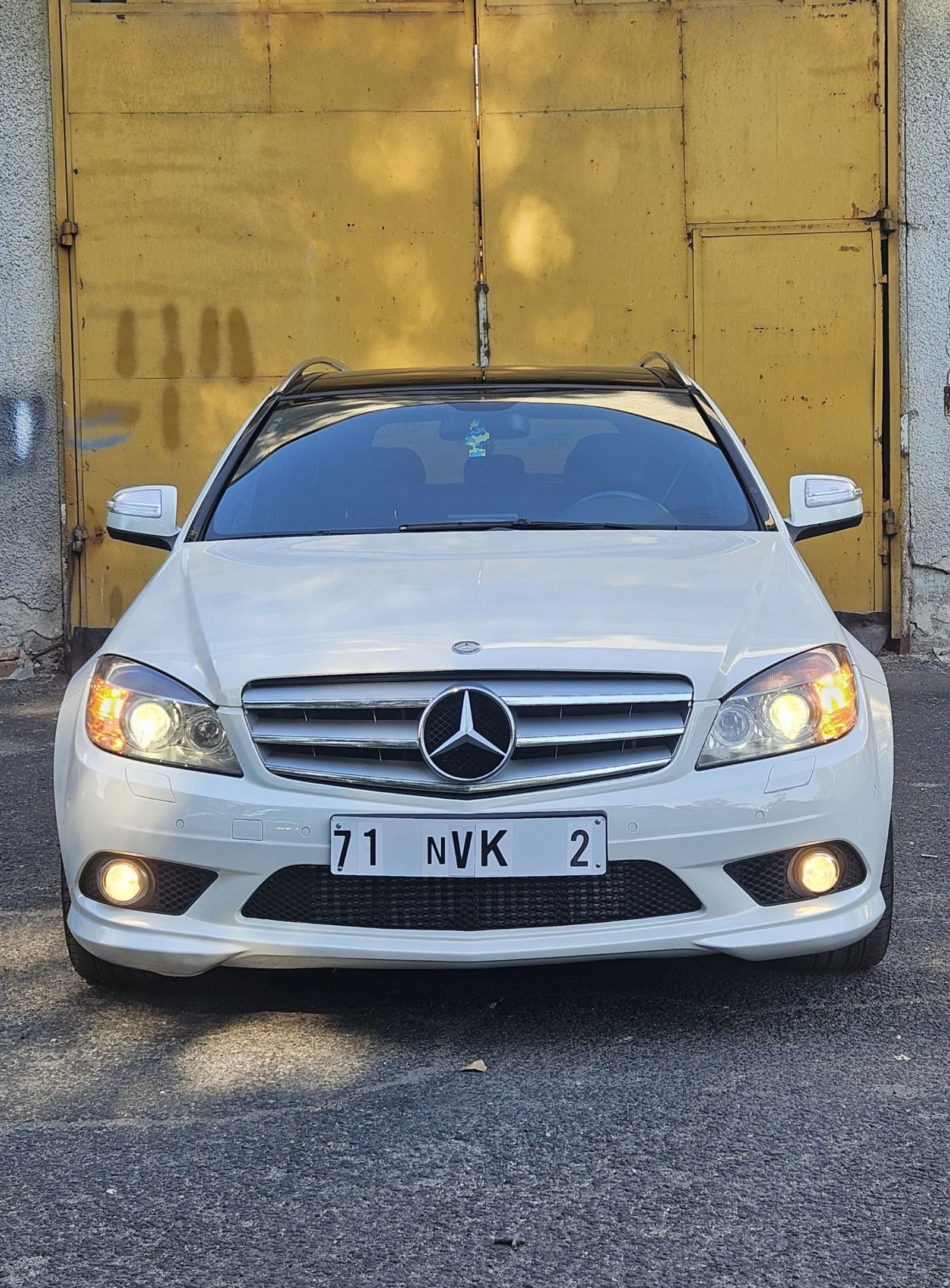 Mercedes-Benz C 220  AVANTGARDE AMG PACK F1 Panorama BI-XENON - изображение 2