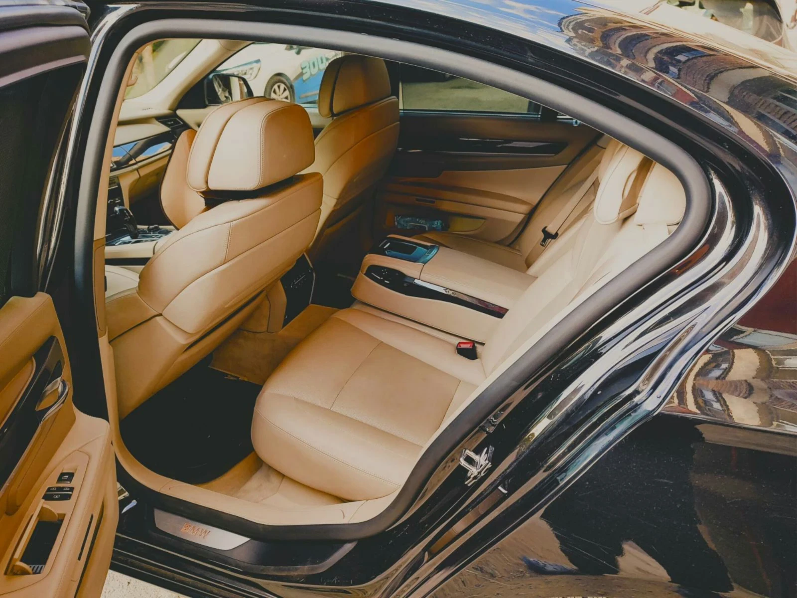 BMW 750 4.4i F01, снимка 9 - Автомобили и джипове - 53129526