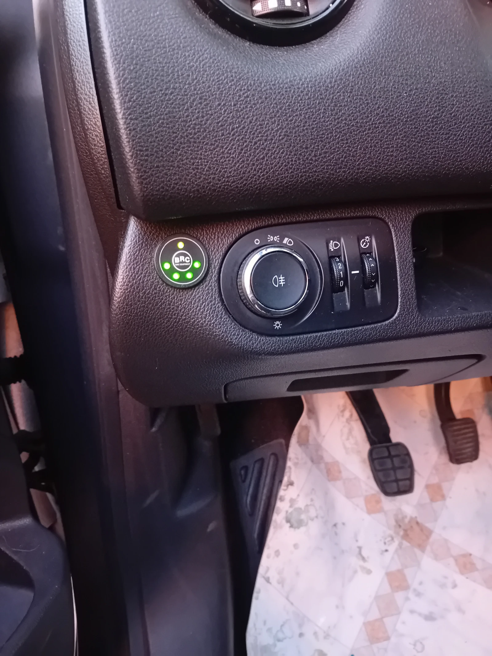 Opel Meriva 1, 4I ГАЗ/БЕНЗИН, снимка 16 - Автомобили и джипове - 53635594