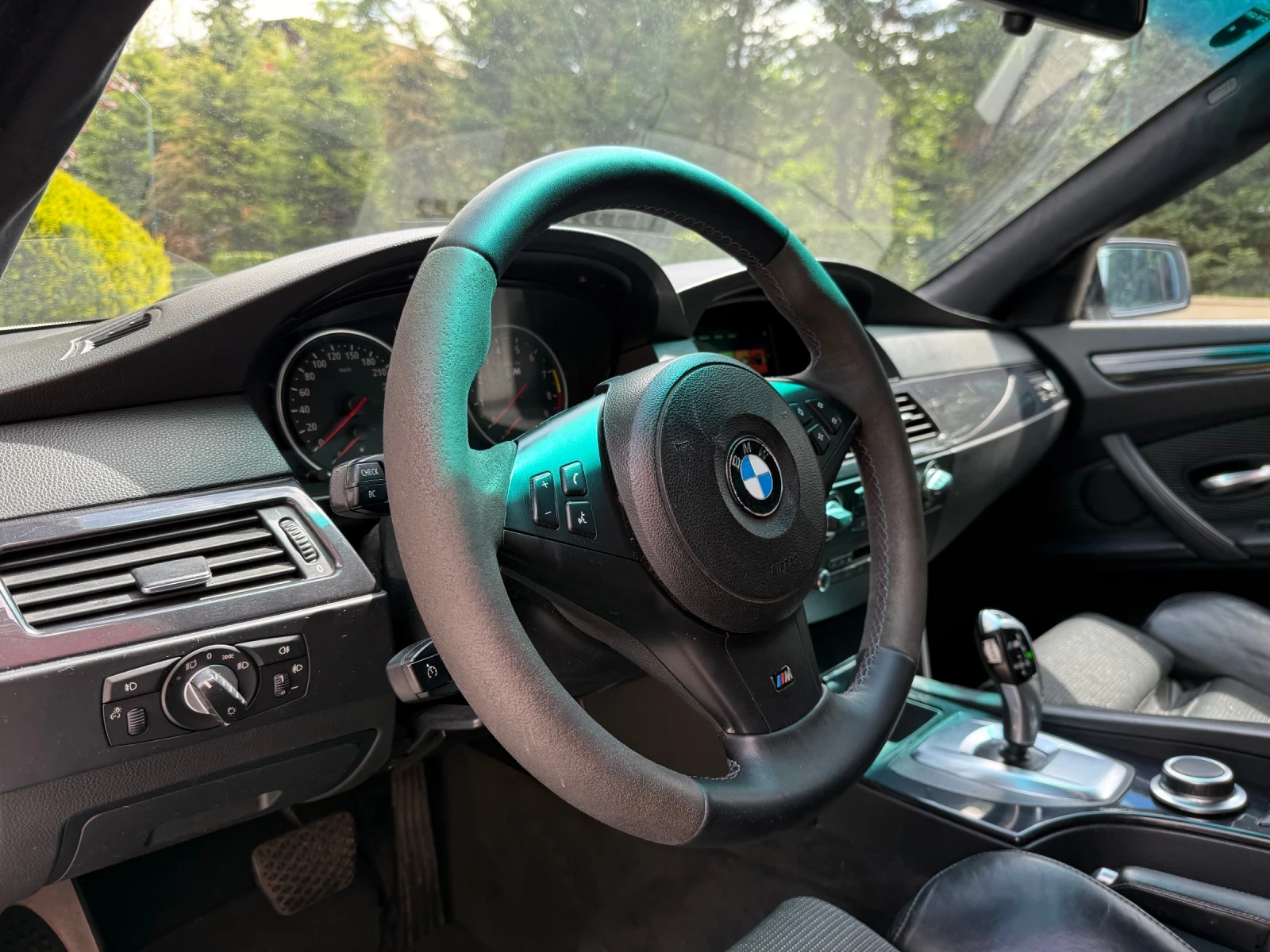 BMW 525 3.0i CarPlay M-packet Панорама, снимка 10 - Автомобили и джипове - 54572649