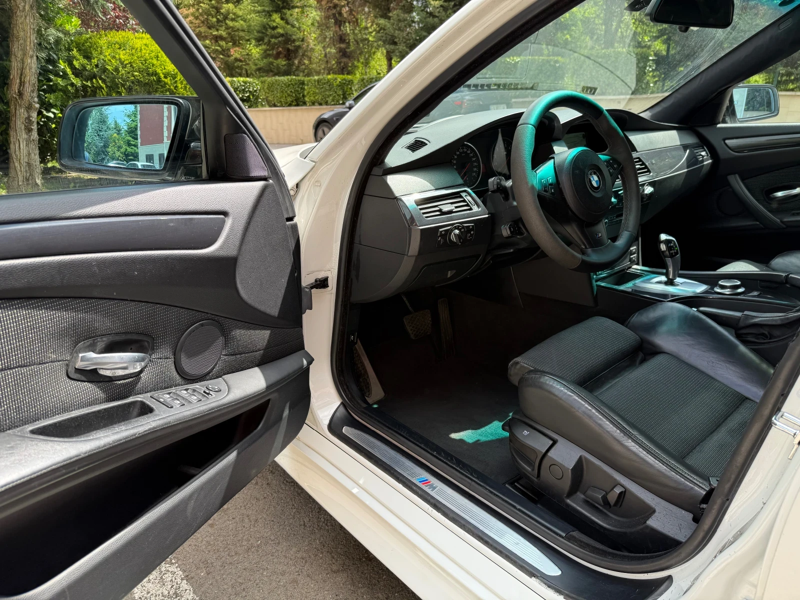 BMW 525 3.0i CarPlay M-packet Панорама, снимка 5 - Автомобили и джипове - 54572649