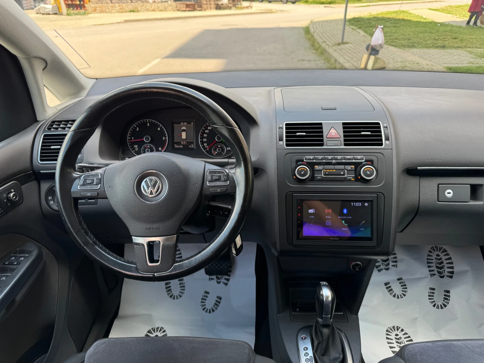 VW Touran 2.0TDI 170/HIGHLINE/АВТОМАТ/ ТОП СЪСТОЯНИЕ, снимка 11 - Автомобили и джипове - 54642724