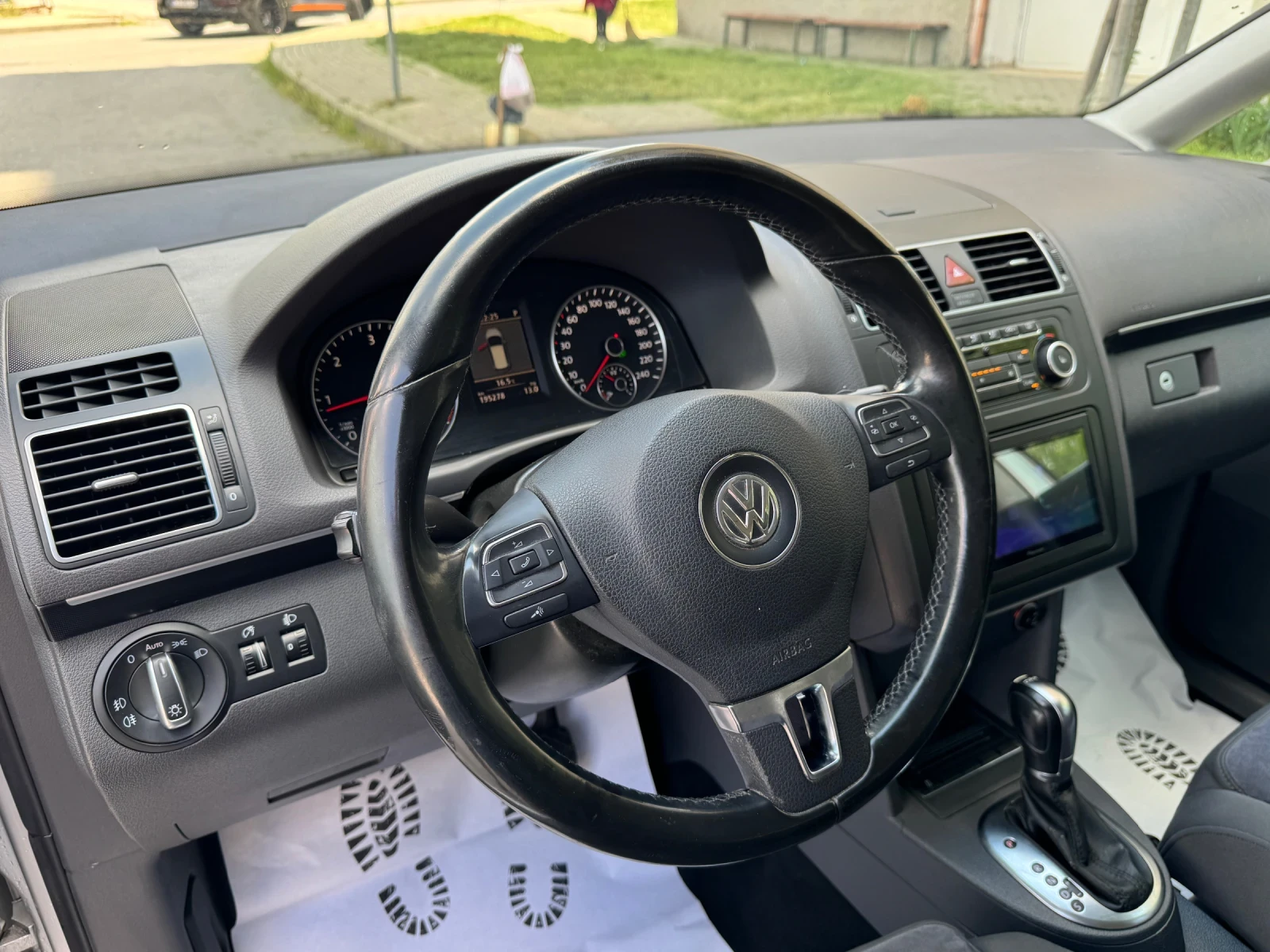 VW Touran 2.0TDI 170/HIGHLINE/АВТОМАТ/ ТОП СЪСТОЯНИЕ, снимка 10 - Автомобили и джипове - 54642724