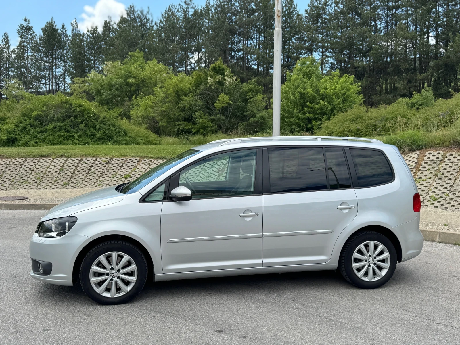 VW Touran 2.0TDI 170/HIGHLINE/АВТОМАТ/ ТОП СЪСТОЯНИЕ, снимка 7 - Автомобили и джипове - 54642724