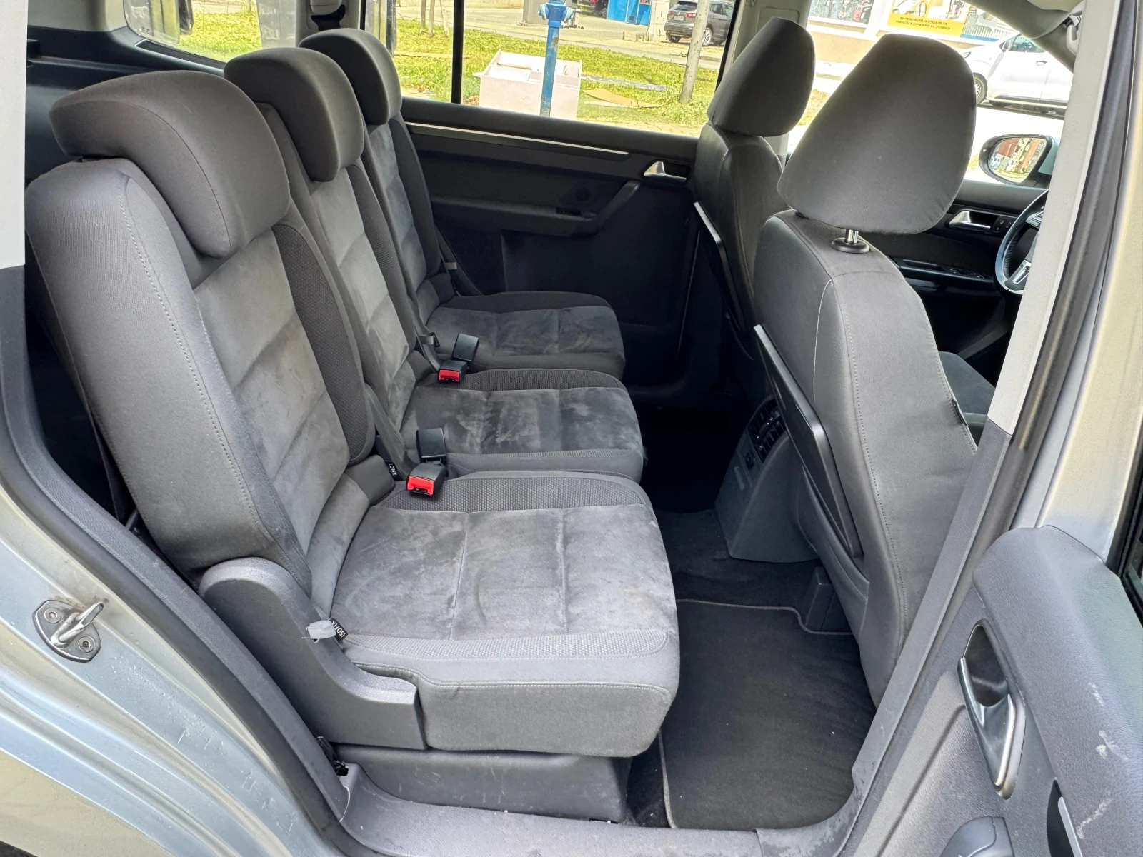 VW Touran 2.0TDI 170/HIGHLINE/АВТОМАТ/ ТОП СЪСТОЯНИЕ, снимка 15 - Автомобили и джипове - 54642724