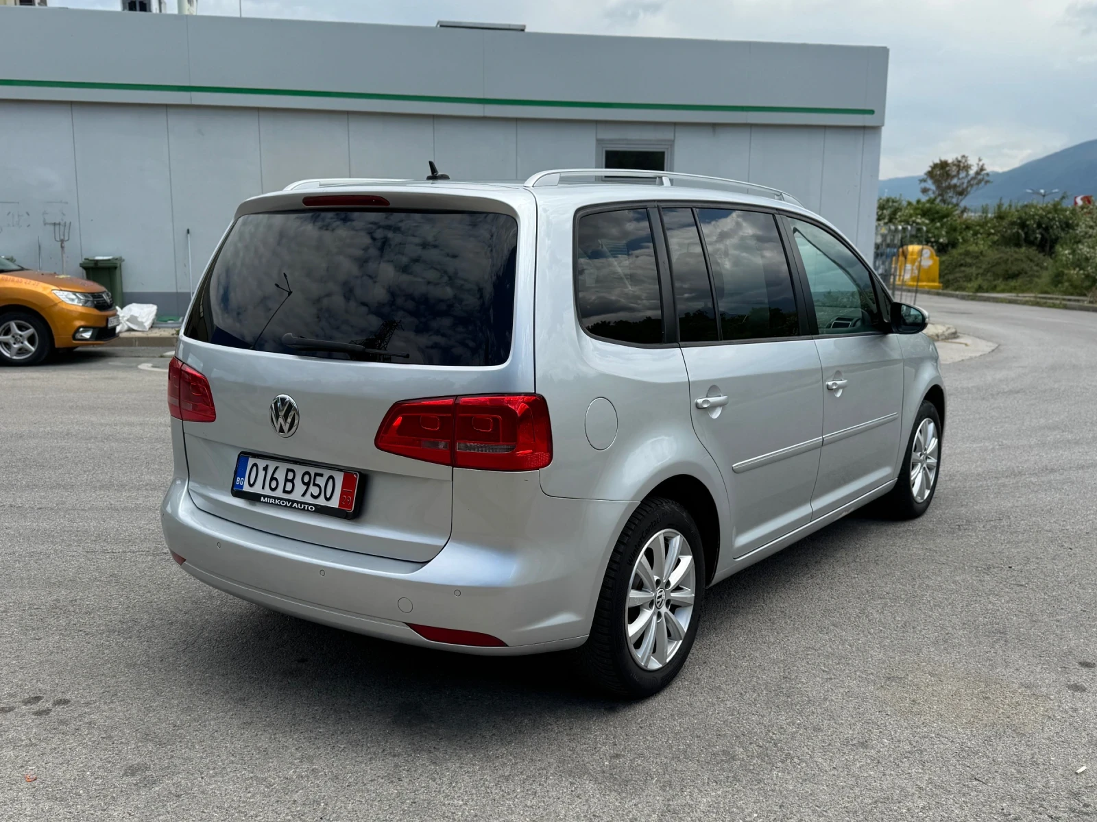VW Touran 2.0TDI 170/HIGHLINE/АВТОМАТ/ ТОП СЪСТОЯНИЕ, снимка 4 - Автомобили и джипове - 54642724