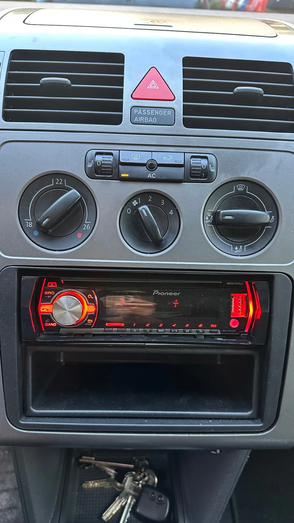 VW Touran 2.0, 110к.с. Метан, снимка 14 - Автомобили и джипове - 54652067