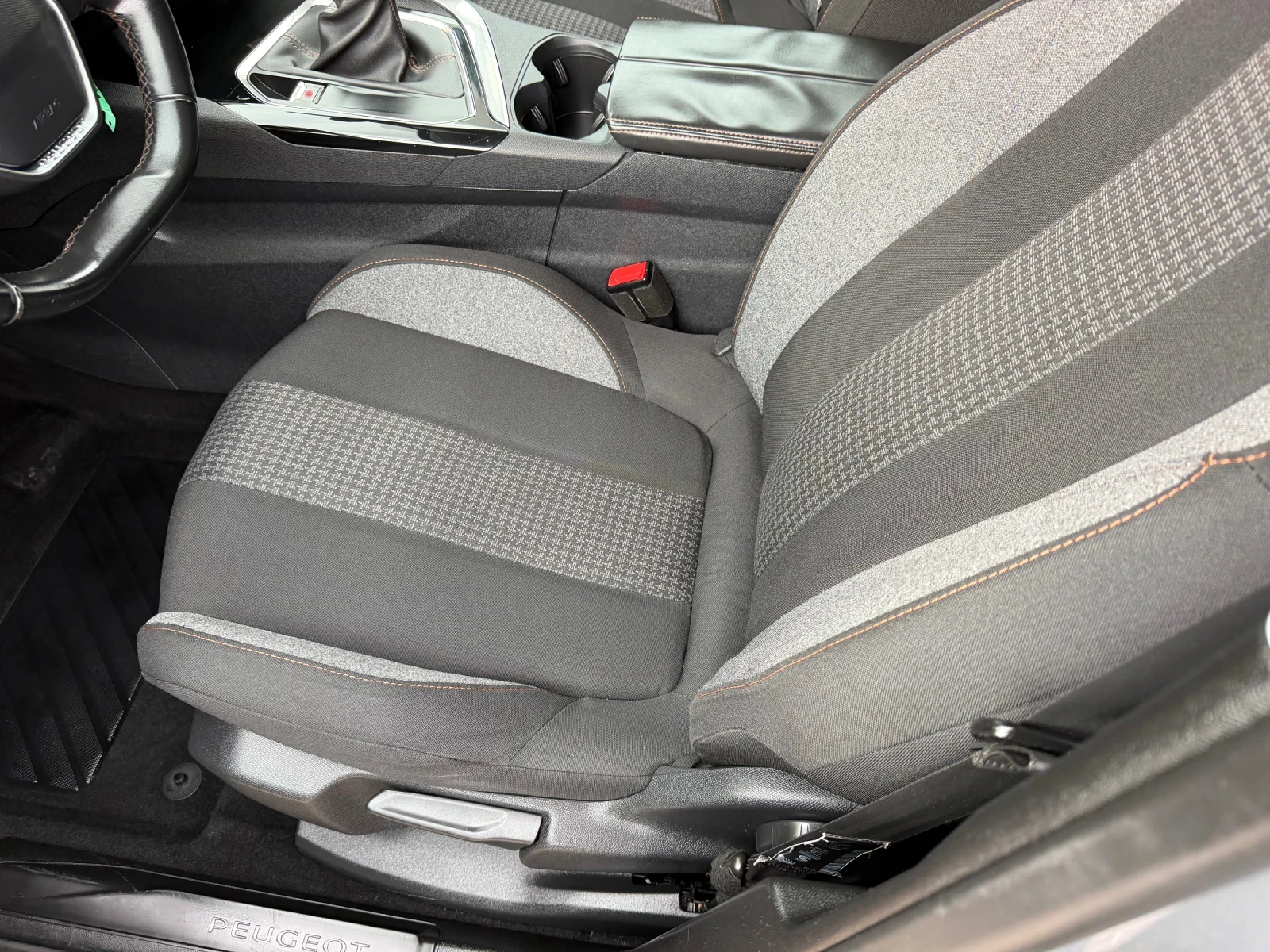 Peugeot 3008 1.2 турбо 130 кс, снимка 6 - Автомобили и джипове - 54811197