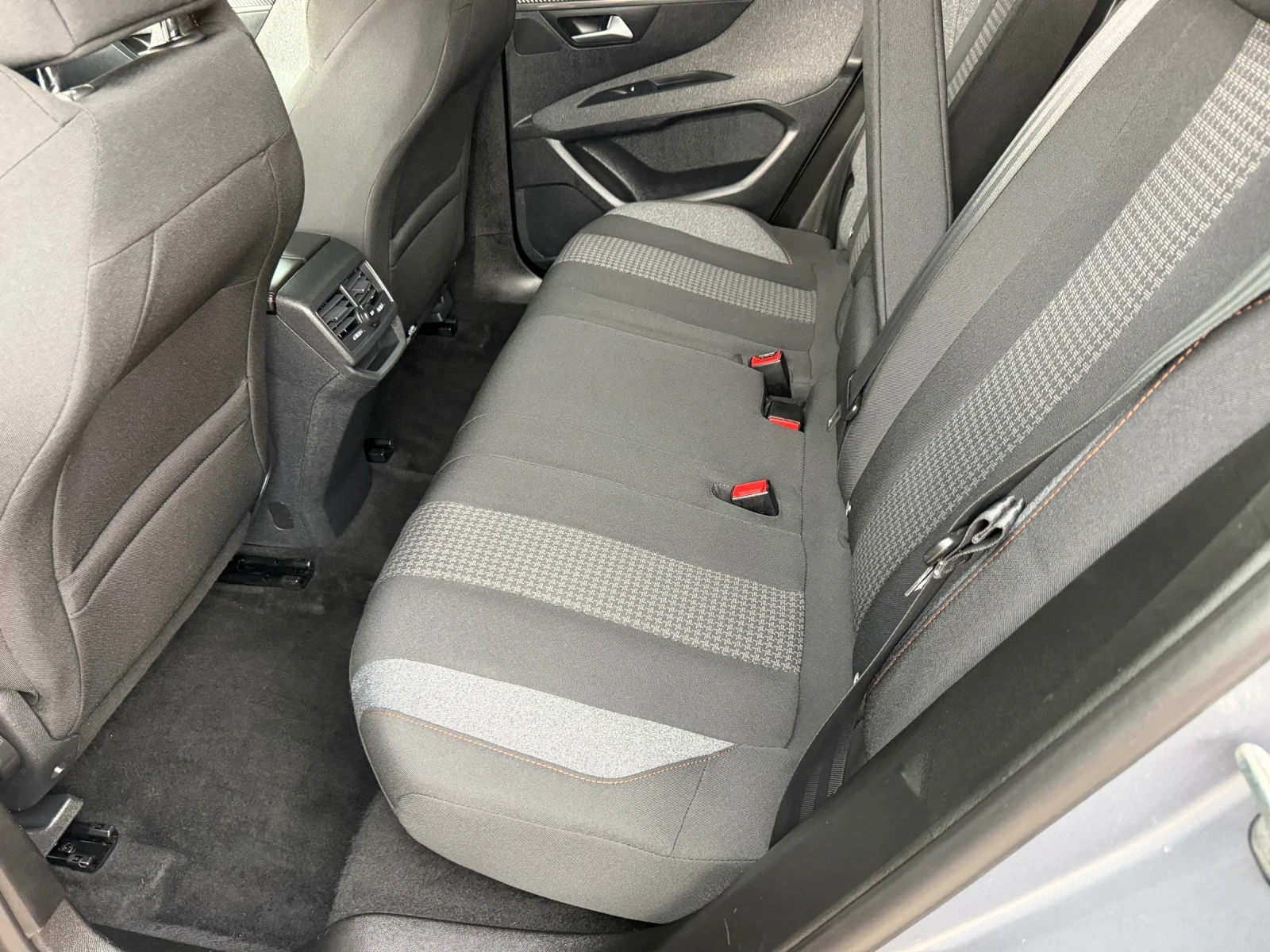 Peugeot 3008 1.2 турбо 130 кс, снимка 9 - Автомобили и джипове - 54811197