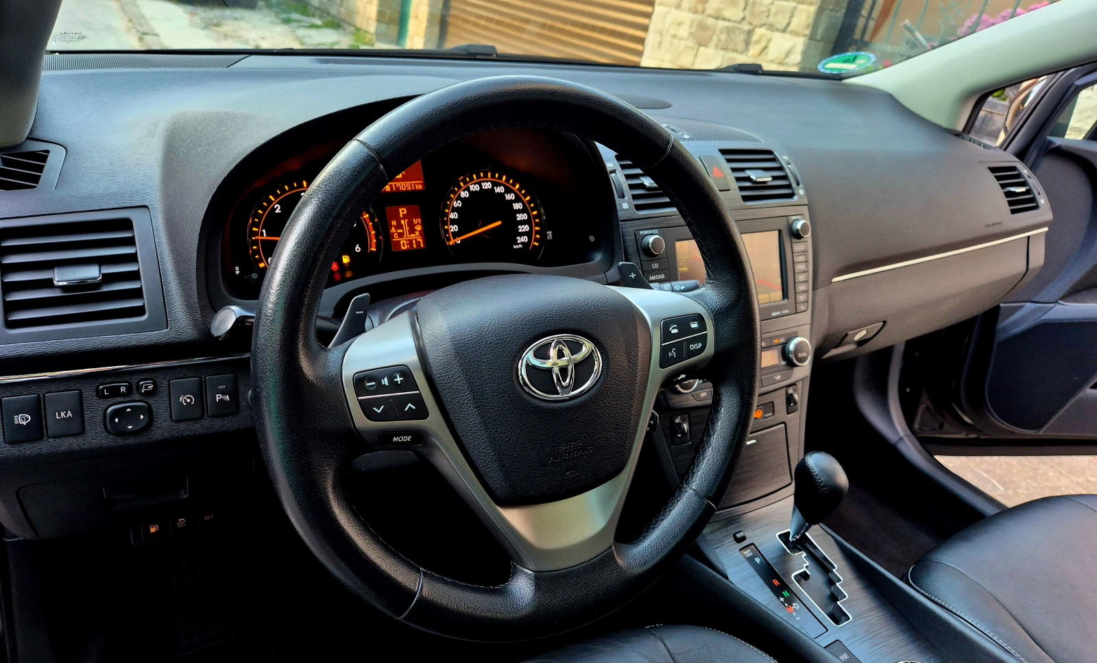 Toyota Avensis 2.2d4d-EXECUTIVE- navi-veriga-avtomat-japan , снимка 13 - Автомобили и джипове - 55082146