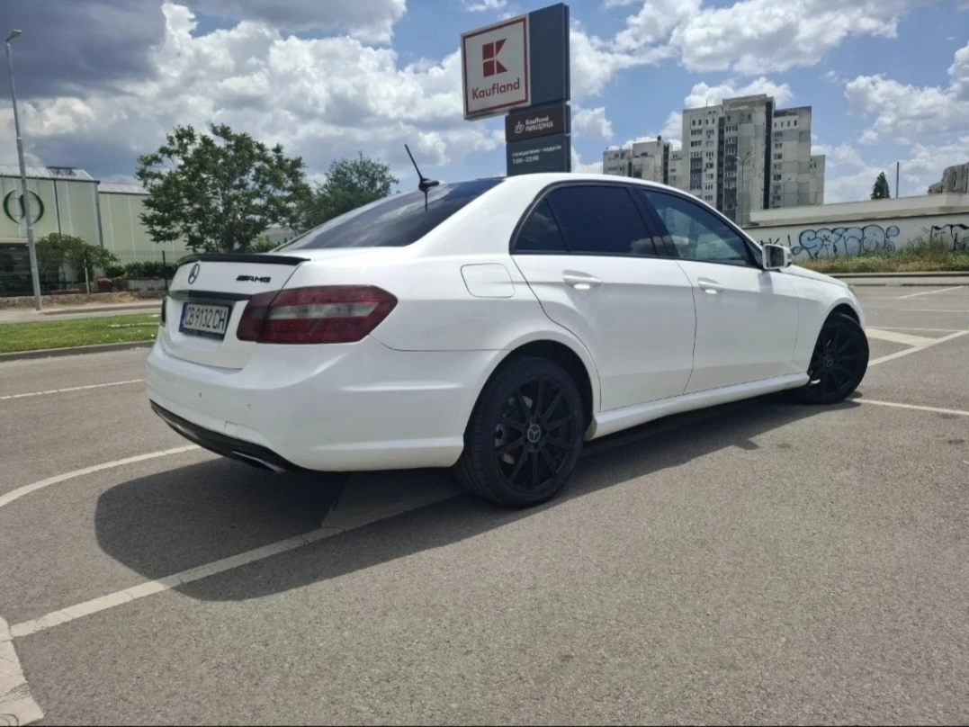 Mercedes-Benz E 220, снимка 6 - Автомобили и джипове - 55150092