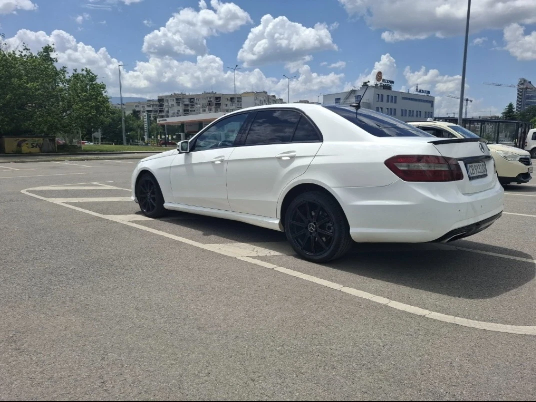 Mercedes-Benz E 220, снимка 4 - Автомобили и джипове - 55150092