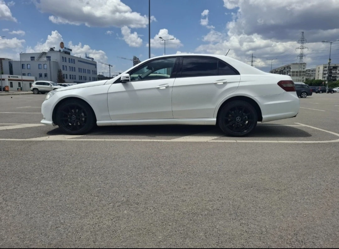 Mercedes-Benz E 220, снимка 3 - Автомобили и джипове - 55150092