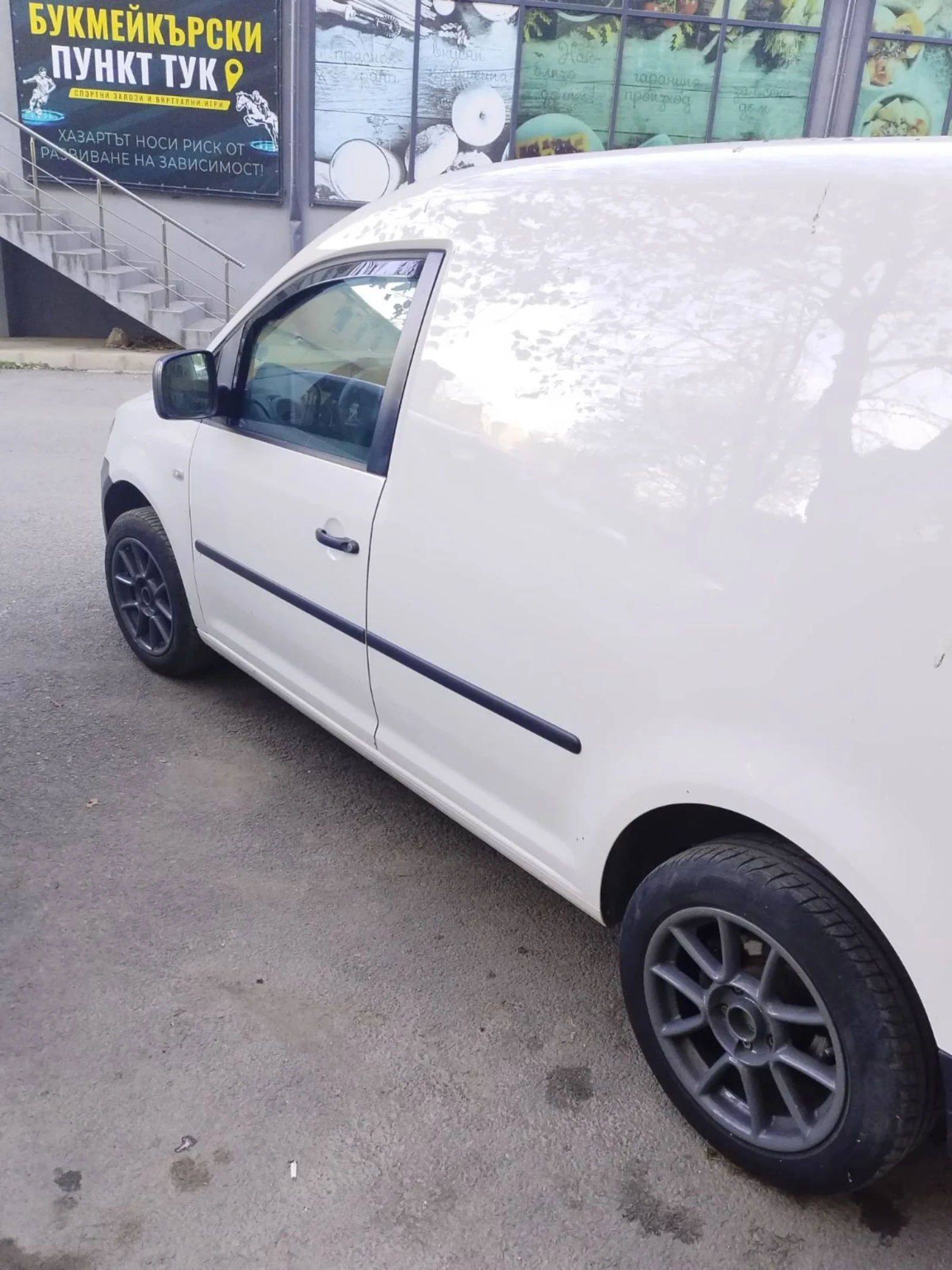 VW Caddy 1.6 , снимка 3 - Автомобили и джипове - 55153550