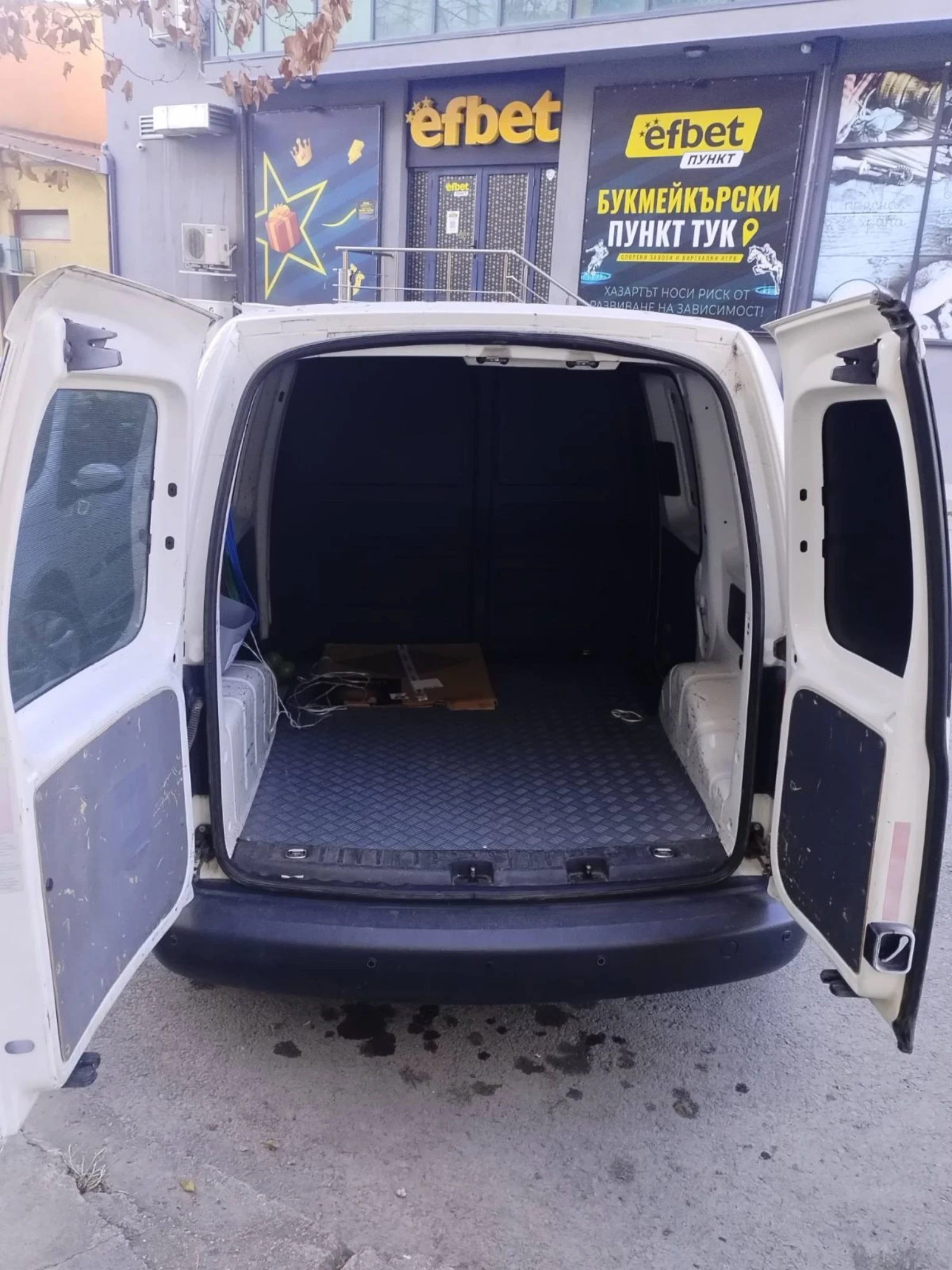 VW Caddy 1.6 , снимка 5 - Автомобили и джипове - 55153550