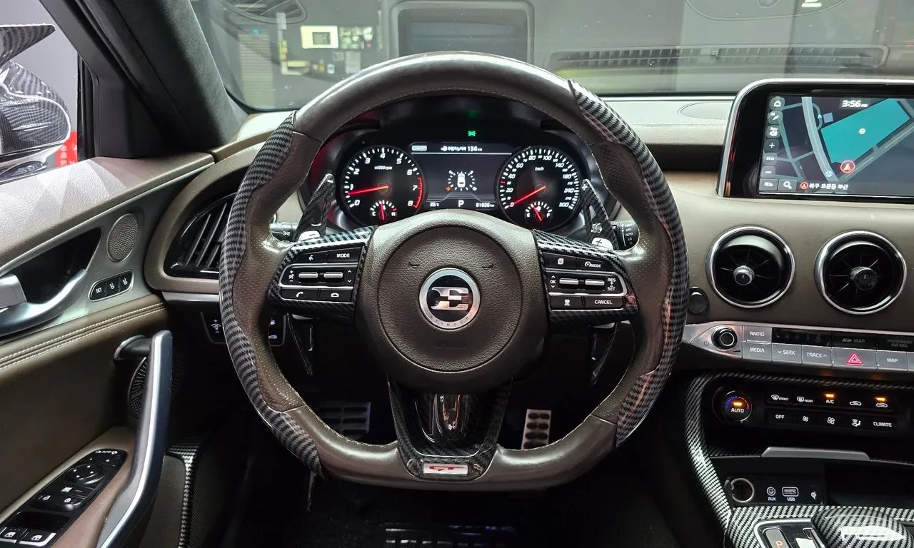 Kia Stinger 3.3 GT AWD / ГЕНЕРАЦИЯ / HUD / PANO / 360 КАМЕРИ /, снимка 9 - Автомобили и джипове - 55662456