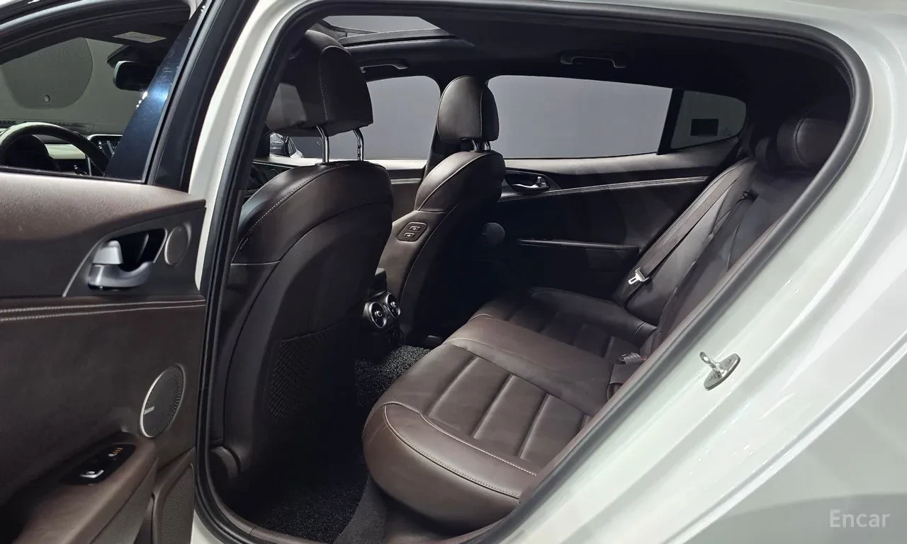 Kia Stinger 3.3 GT AWD / ГЕНЕРАЦИЯ / HUD / PANO / 360 КАМЕРИ /, снимка 16 - Автомобили и джипове - 55662456