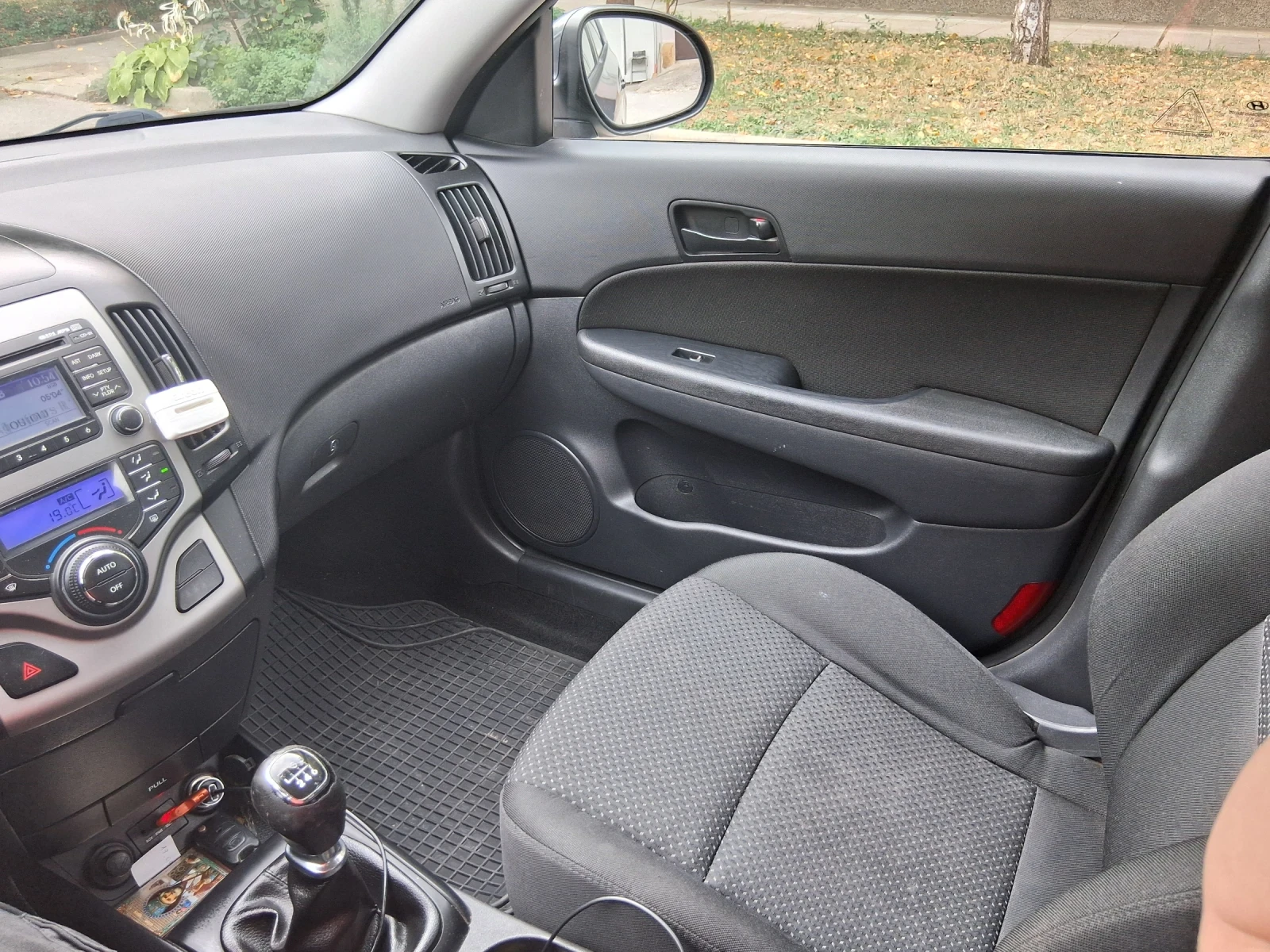 Hyundai I30 1.6 CRDI, снимка 12 - Автомобили и джипове - 56094879