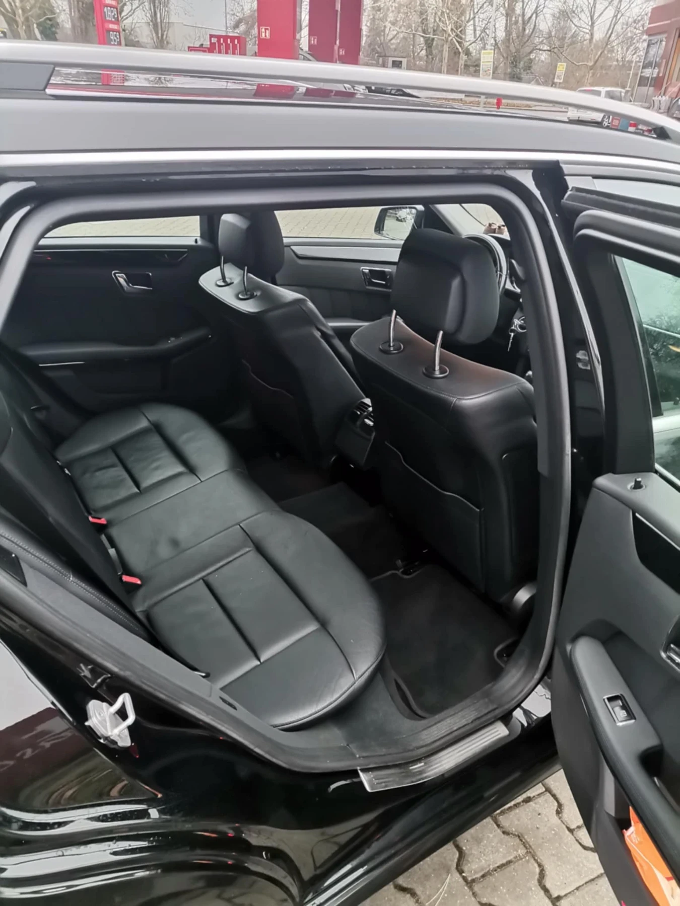 Mercedes-Benz E 250 Avantgarde, снимка 8 - Автомобили и джипове - 56648229