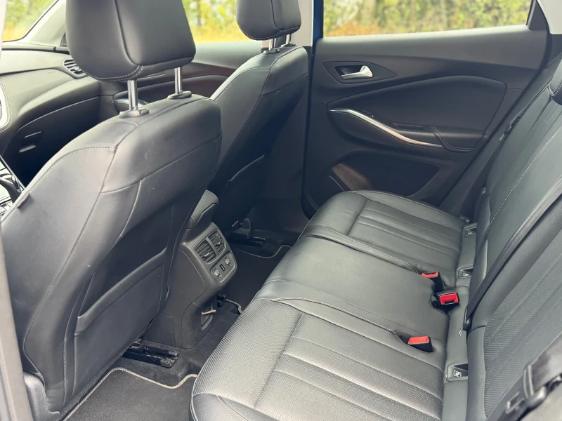 Opel Grandland X Executive, снимка 12 - Автомобили и джипове - 51959358
