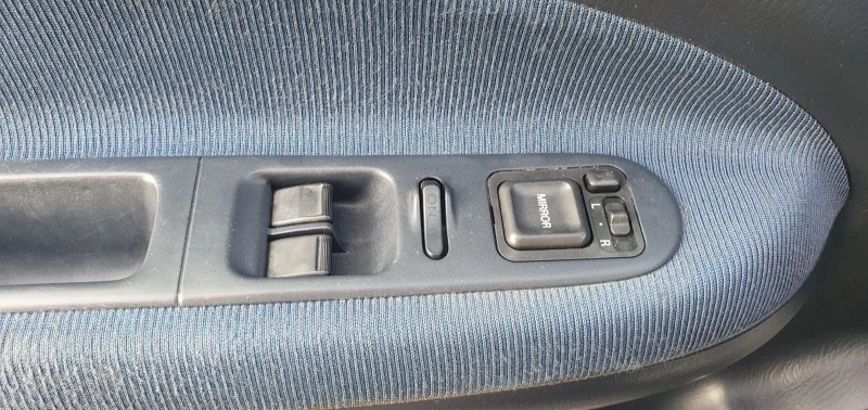 Honda Cr-v 1.6 БЕНЗИН 4Х4 КЛИМА, снимка 9 - Автомобили и джипове - 52896060