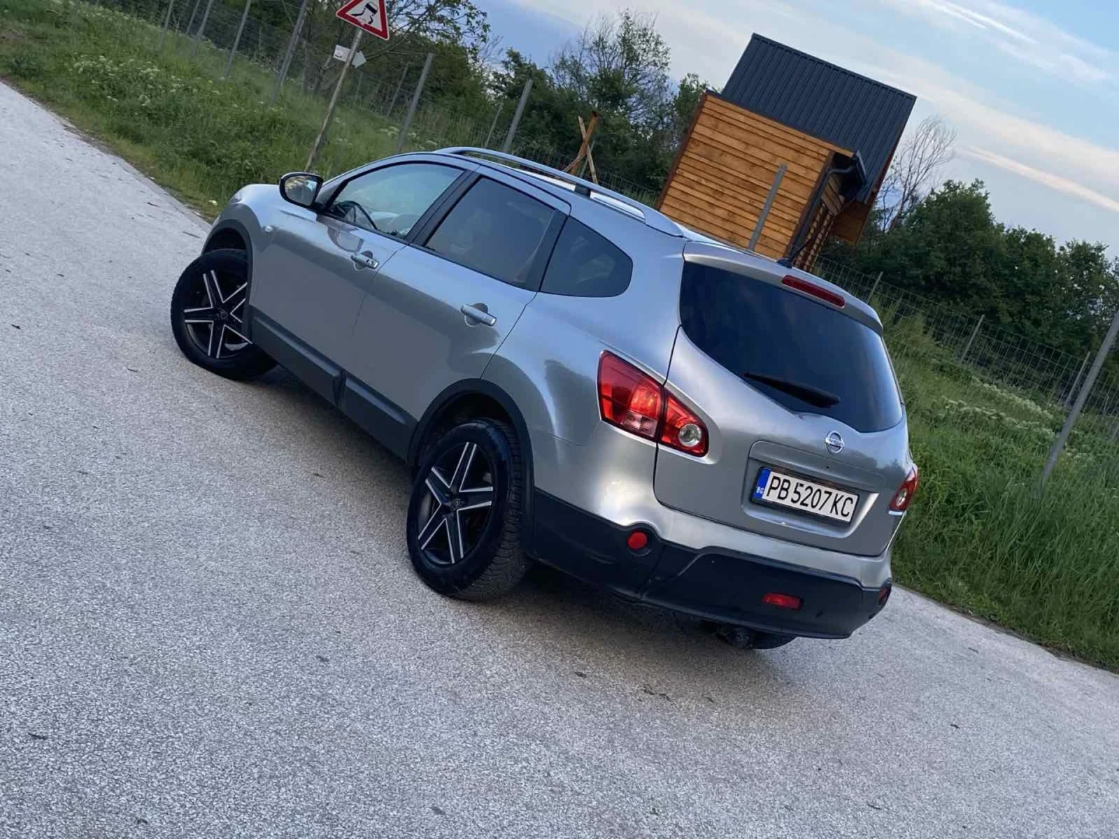 Nissan Qashqai 2.0 4x4 Автомат 7 местна! - изображение 3