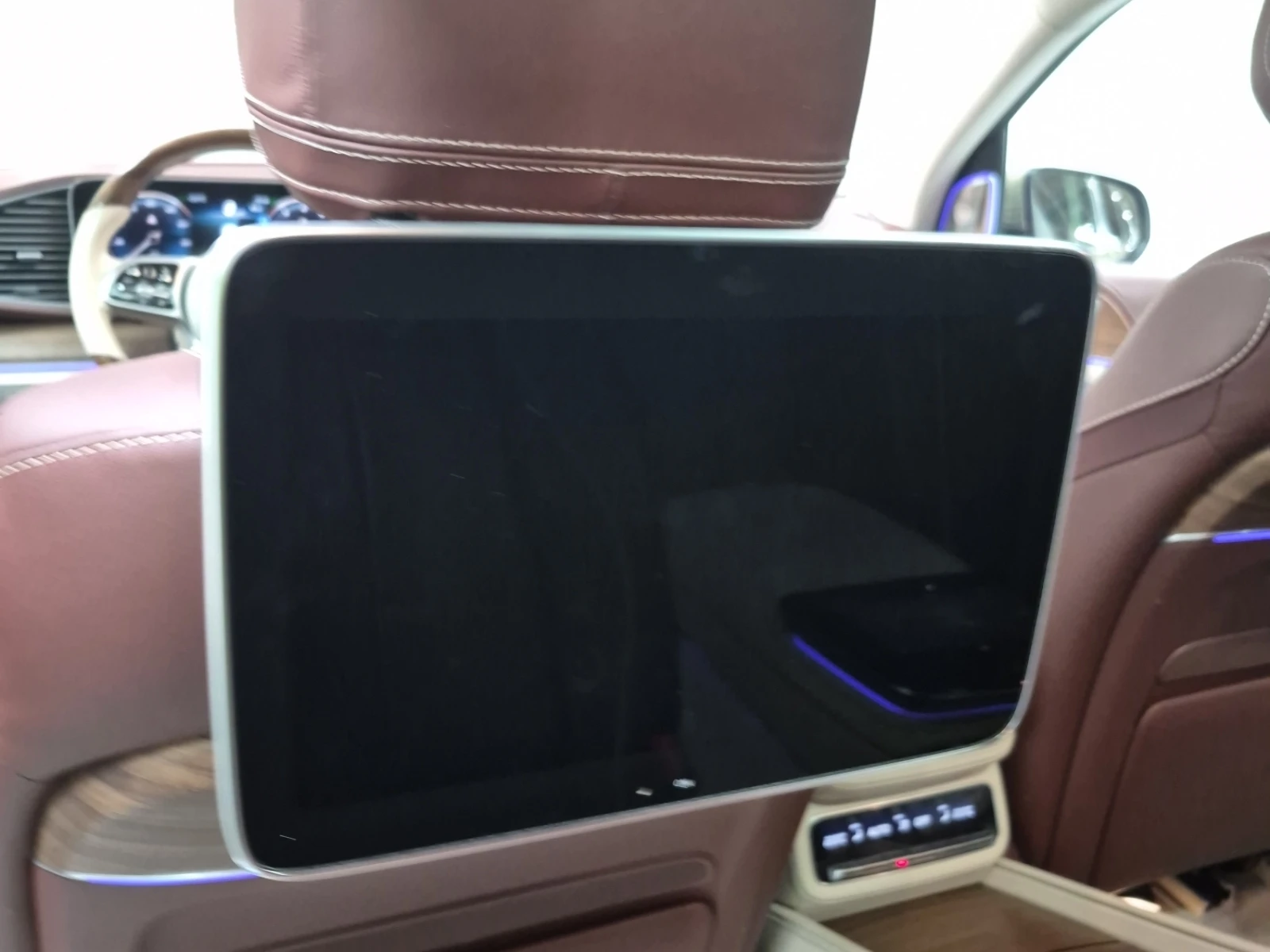 Mercedes-Benz GLS 600 Maybach, снимка 15 - Автомобили и джипове - 54459965