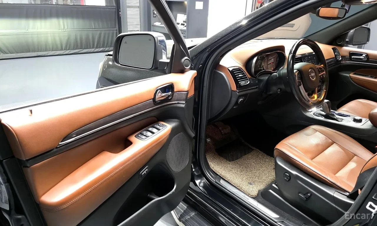 Jeep Grand cherokee 3.6 OVERLAND / ОБДУХ / DISTRONIC / PANO / ВЪЗДУХ, снимка 7 - Автомобили и джипове - 54719181
