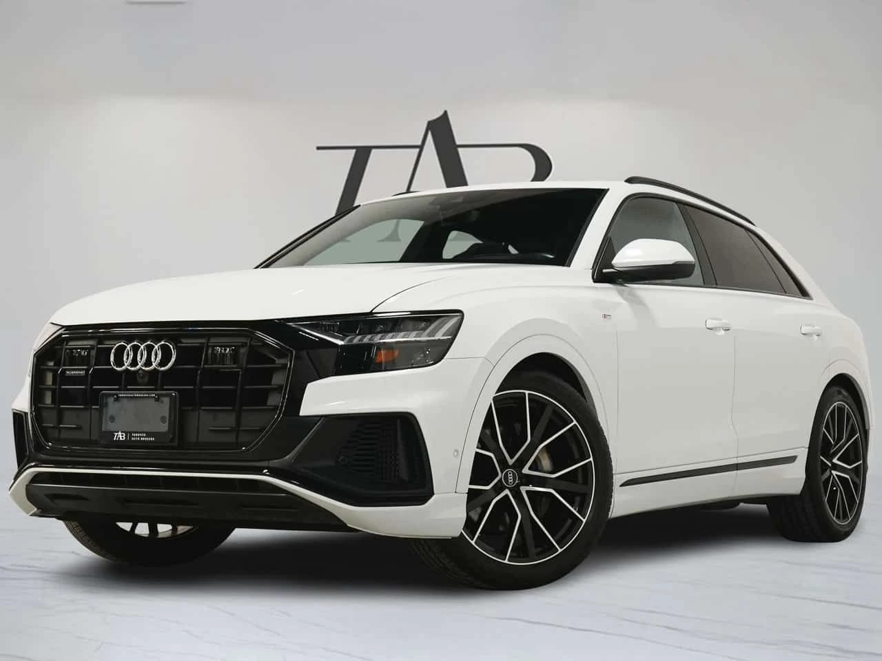 Audi Q8 * TECHNIK | S LINE | BLACK OPTICS | PANO | 22 IN *, снимка 3 - Автомобили и джипове - 54855836