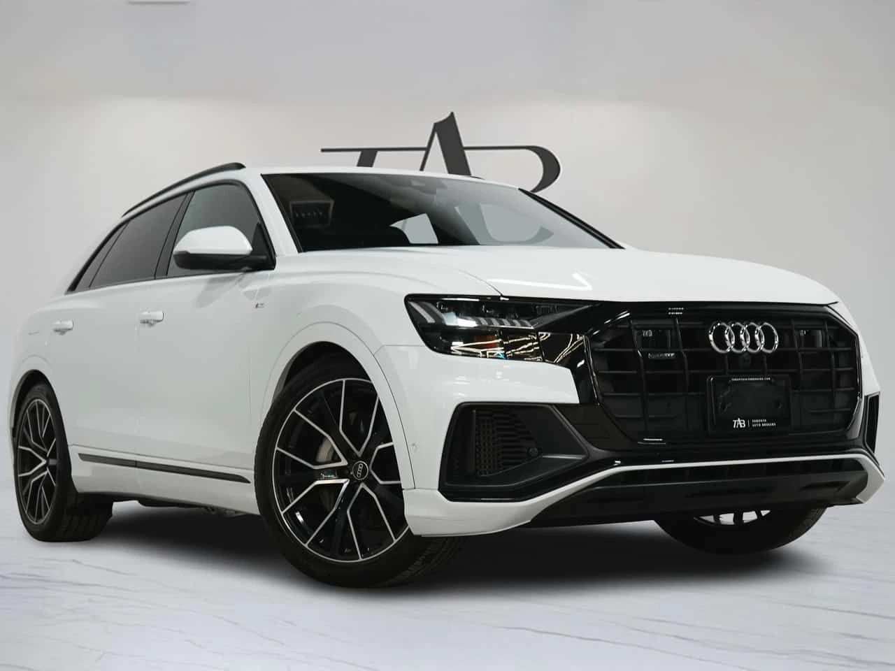 Audi Q8 * TECHNIK | S LINE | BLACK OPTICS | PANO | 22 IN *, снимка 2 - Автомобили и джипове - 54855836