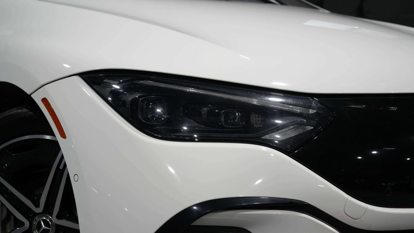 Mercedes-Benz EQE 500 4MATIC| MASSAGE| HUD| 360| DRIVER ASSIST| , снимка 3 - Автомобили и джипове - 56132261