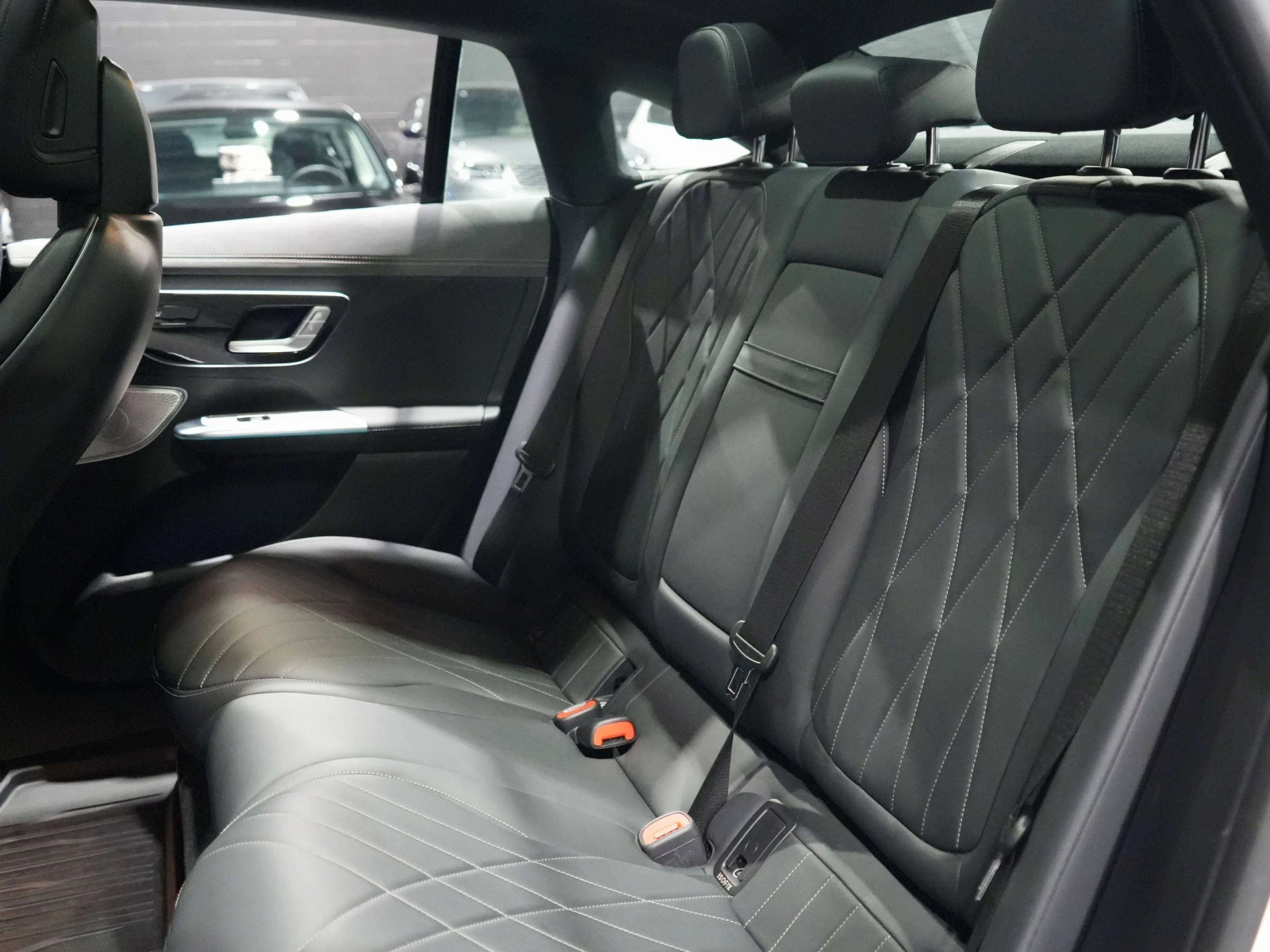 Mercedes-Benz EQE 500 4MATIC| MASSAGE| HUD| 360| DRIVER ASSIST| , снимка 9 - Автомобили и джипове - 56132261