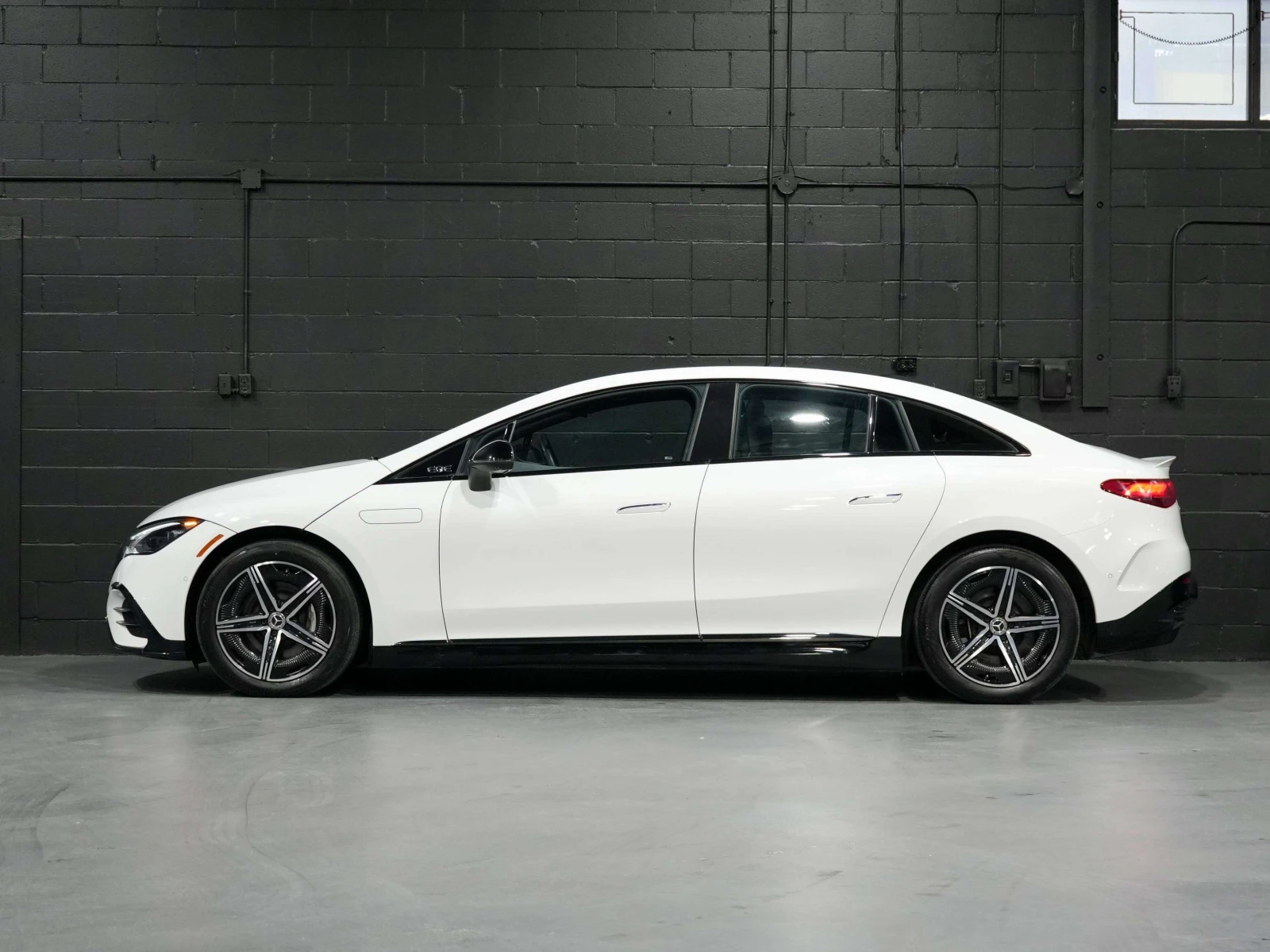 Mercedes-Benz EQE 500 4MATIC| MASSAGE| HUD| 360| DRIVER ASSIST| , снимка 5 - Автомобили и джипове - 56132261