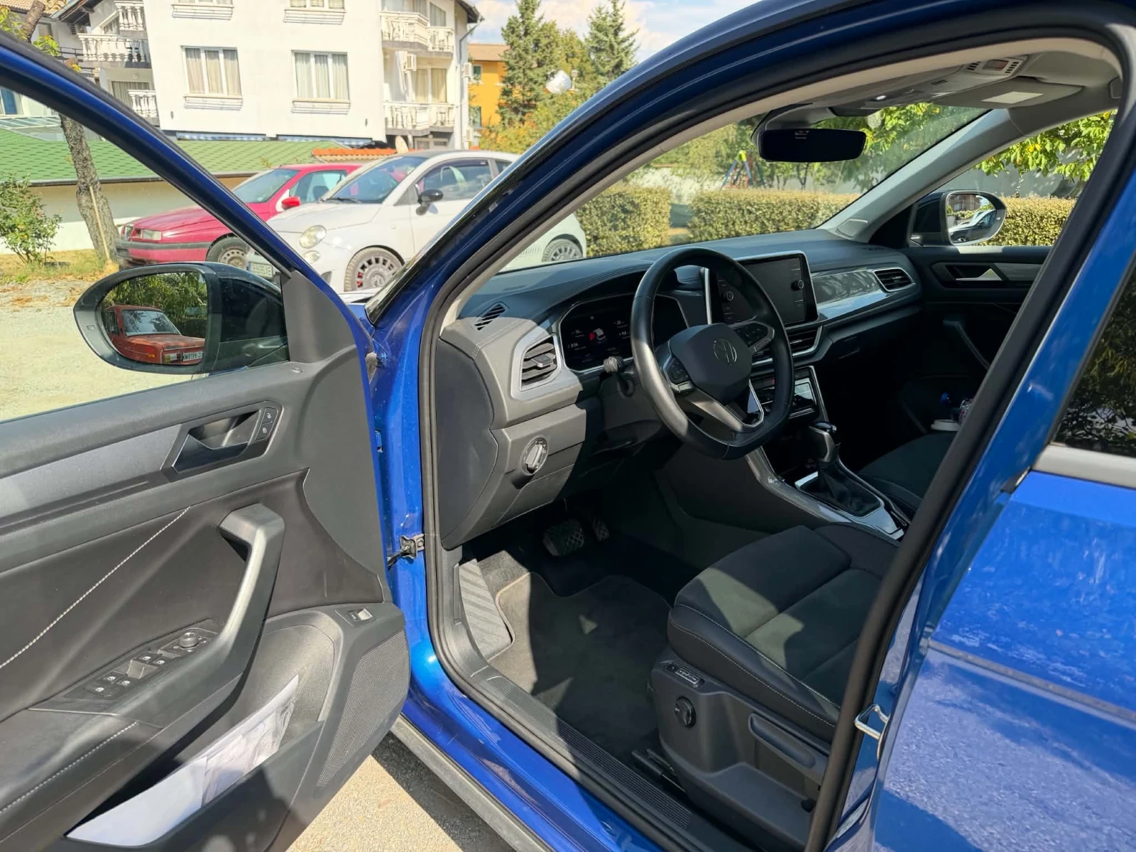 VW T-Roc, снимка 8 - Автомобили и джипове - 56141437