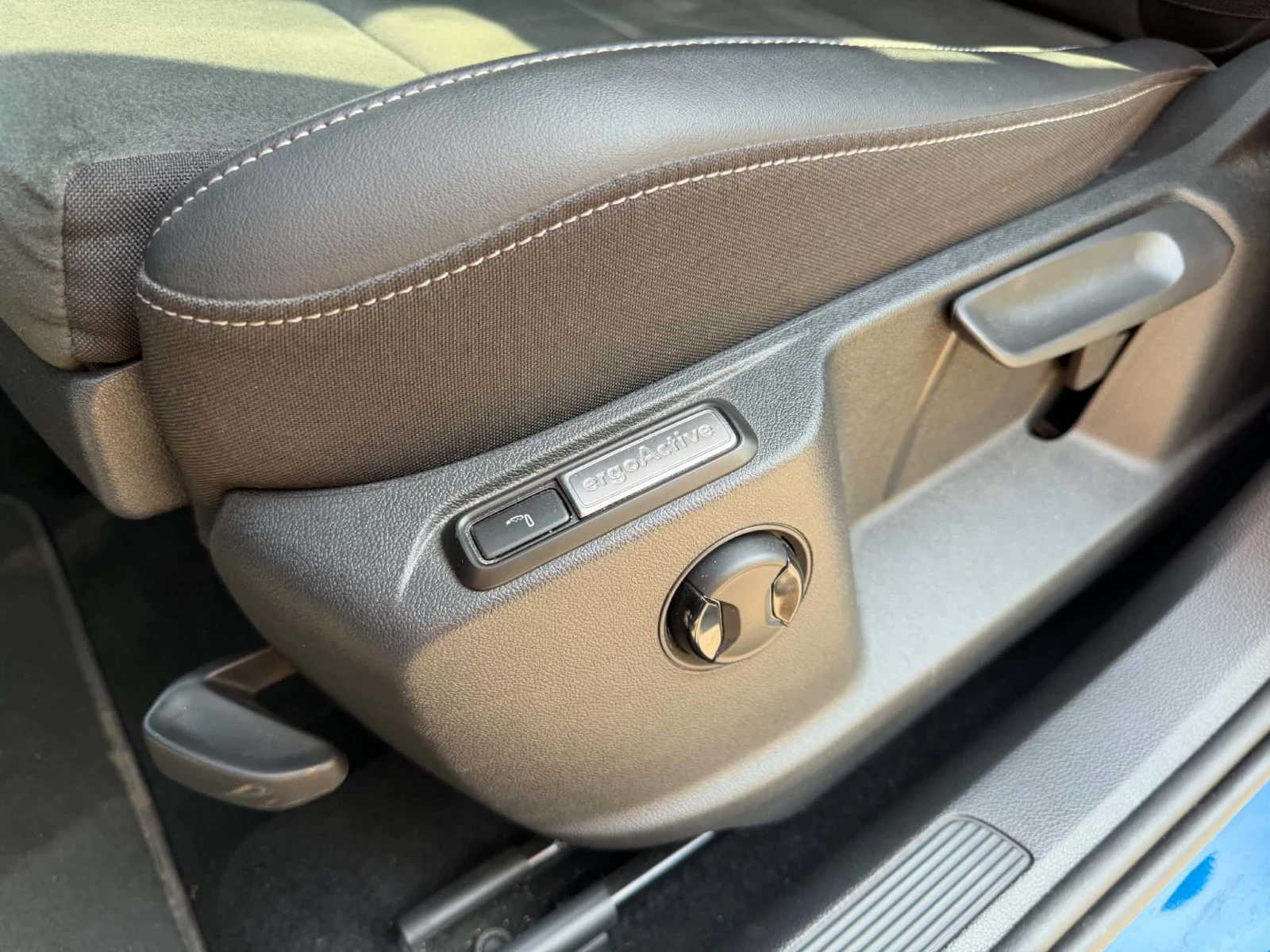 VW T-Roc, снимка 7 - Автомобили и джипове - 56141437