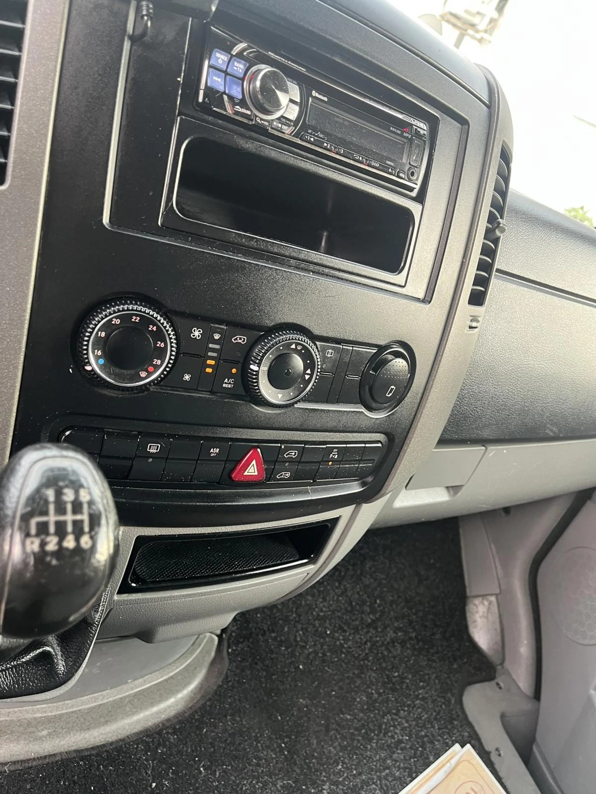 VW Crafter 2.5TDI KLIMATRONIK - изображение 9